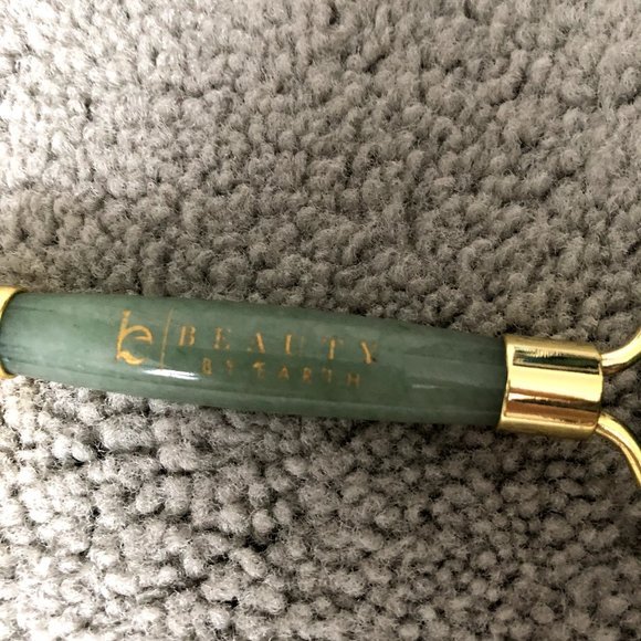 Green Soothing Face Roller *FREE with purchase - Picture 2 of 2